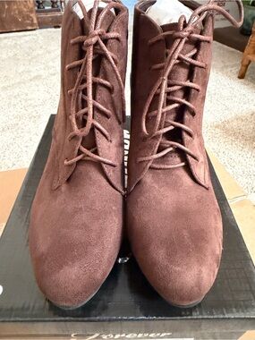 Women’s Lace-Up Suede Ankle Boots - Brown